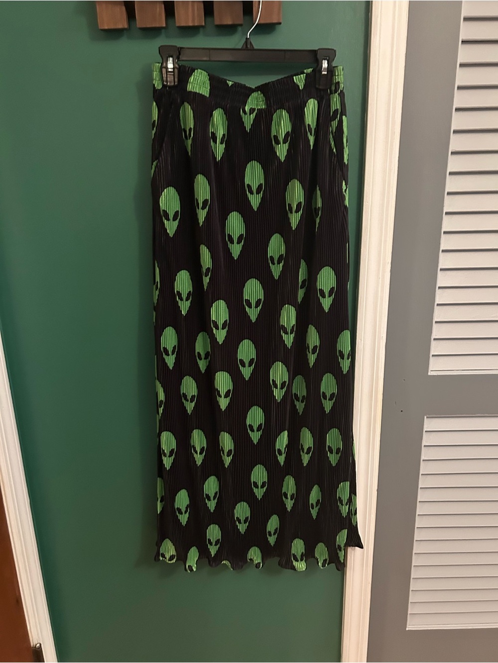 Dressed in LALA Black Midi Dress Set with Green Alien Print - Picture 4 of 5